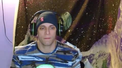 Snapshot of cguffey2284 chatting on 01/08/25, 04:23 cguffey2284 online show from 01/08/25, 04:23