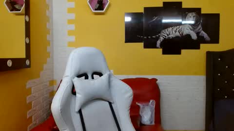 Snapshot of chacorta_ chatting on 05/08/26, 01:11 chacorta_ online show from 05/08/26, 01:11