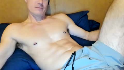 Snapshot of chadfox chatting on 11/20/25, 07:13 Chad online show from 11/20/25, 07:13