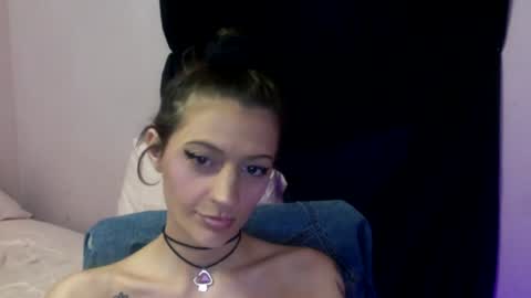 Snapshot of chaicutie chatting on 06/23/26, 01:42 chaia online show from 06/23/26, 01:42