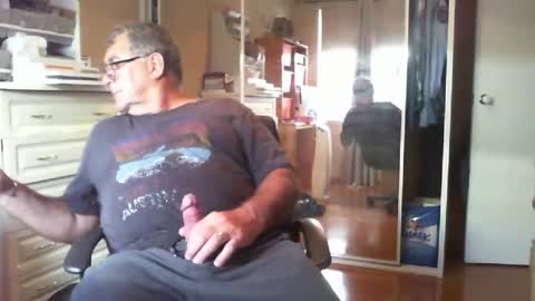 Snapshot of chalkstall chatting on 01/12/26, 08:19 Chalky online show from 01/12/26, 08:19