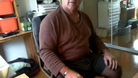 Snapshot of chalkstall chatting on 06/14/26, 02:35 Chalky online show from 06/14/26, 02:35