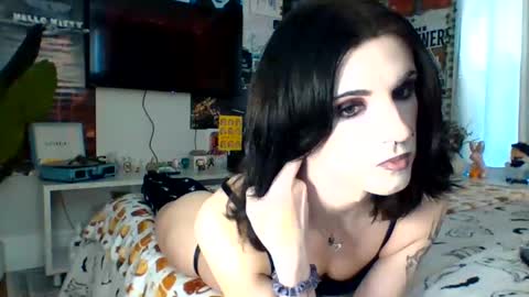 chanel2002 online show from 10/29/25, 02:52