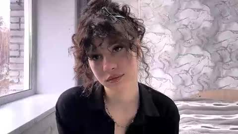 Snapshot of chanel_no_5 chatting on 10/10/25, 06:45 Amelia online show from 10/10/25, 06:45