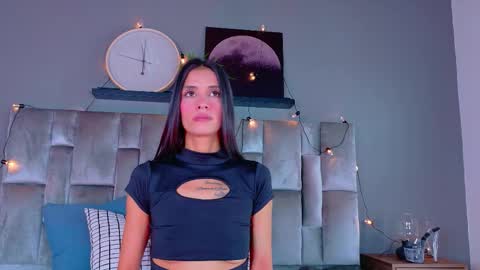 Snapshot of chaneladamss_ chatting on 09/17/25, 02:46 C H A N E L online show from 09/17/25, 02:46