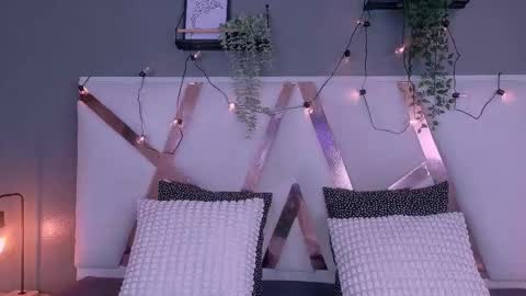 Snapshot of chaneladamss_ chatting on 09/24/25, 07:50 C H A N E L online show from 09/24/25, 07:50