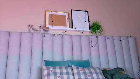 Snapshot of chaneladamss_ chatting on 10/07/25, 02:42 C H A N E L online show from 10/07/25, 02:42