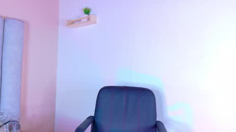 Snapshot of chaneladamss_ chatting on 10/16/25, 02:56 C H A N E L online show from 10/16/25, 02:56