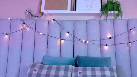 Snapshot of chaneladamss_ chatting on 11/13/25, 04:00 C H A N E L online show from 11/13/25, 04:00