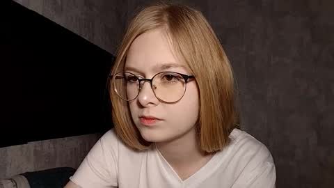 Snapshot of chanelledroz chatting on 09/20/25, 08:15 Lia online show from 09/20/25, 08:15