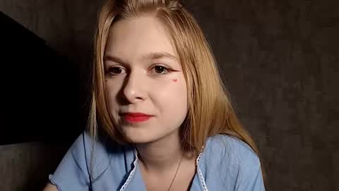 Snapshot of chanelledroz chatting on 10/14/25, 07:53 Lia online show from 10/14/25, 07:53