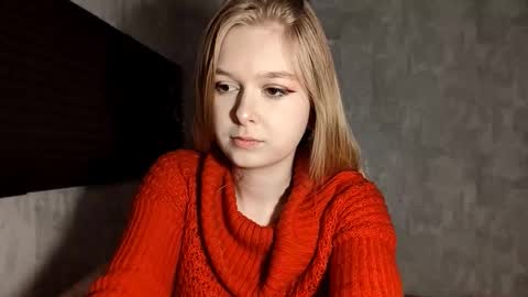 Snapshot of chanelledroz chatting on 12/15/25, 09:02 Lia online show from 12/15/25, 09:02