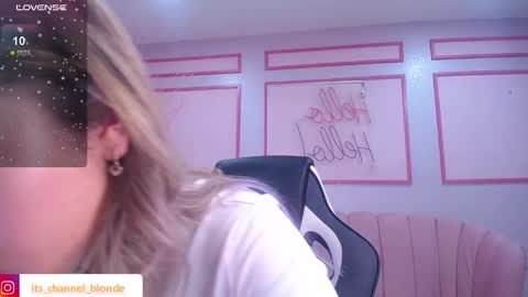 Snapshot of channel_blonde_a chatting on 01/16/25, 05:01 channel_blonde_a online show from 01/16/25, 05:01