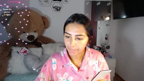 Isabella online show from 11/03/25, 12:28