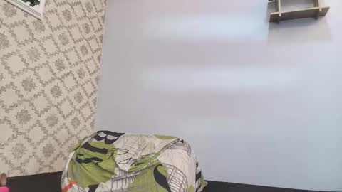 Snapshot of chantal_taylor_ chatting on 02/24/25, 03:20 Raquel online show from 02/24/25, 03:20