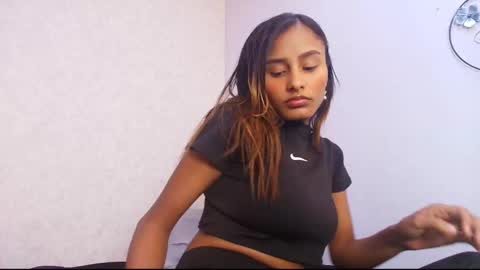 Raquel  online show from 10/25/25, 12:02