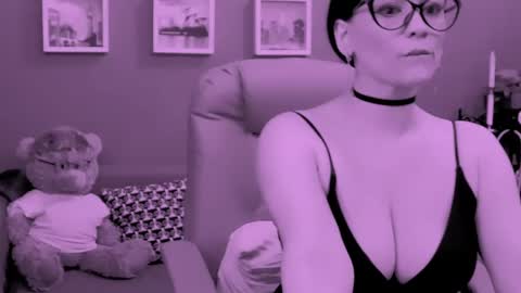 The Queen online show from 05/04/26, 02:02