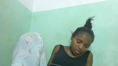 Snapshot of chanteuse655720 chatting on 05/22/26, 06:24 chanteuse655720 online show from 05/22/26, 06:24
