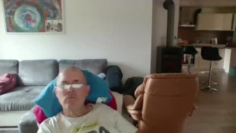 charles6064 online show from 06/10/26, 10:47
