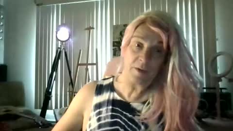 Charli online show from 05/06/26, 10:37