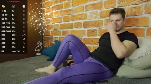 Snapshot of charlie_smiley chatting on 12/16/25, 04:39 Charlie Smiley online show from 12/16/25, 04:39