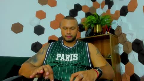   online show from 05/12/26, 08:06