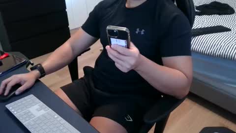 Snapshot of charliekkw chatting on 11/13/25, 08:30 charliekkw online show from 11/13/25, 08:30