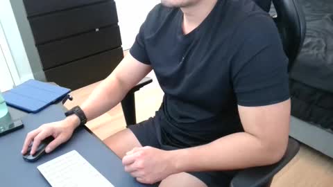 Snapshot of charliekkw chatting on 11/23/25, 08:19 charliekkw online show from 11/23/25, 08:19