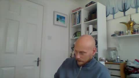 Charlie online show from 09/10/25, 07:41
