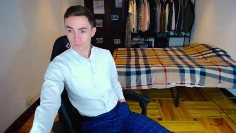 Snapshot of charlieseyer chatting on 02/02/25, 08:46 carlos reyes online show from 02/02/25, 08:46