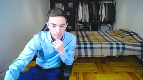 Snapshot of charlieseyer chatting on 02/12/25, 02:10 carlos reyes online show from 02/12/25, 02:10