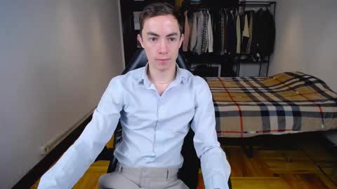 Snapshot of charlieseyer chatting on 02/25/25, 07:52 carlos reyes online show from 02/25/25, 07:52