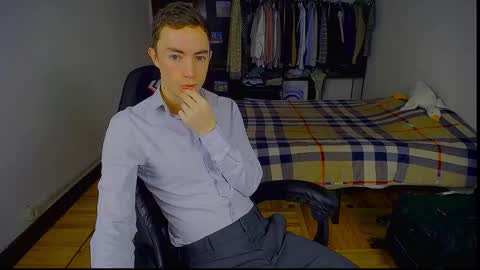 Snapshot of charlieseyer chatting on 01/07/26, 08:28 carlos reyes online show from 01/07/26, 08:28