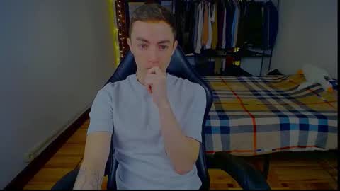 Snapshot of charlieseyer chatting on 03/04/26, 09:26 carlos reyes online show from 03/04/26, 09:26