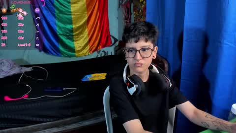 Snapshot of charlietaylorr__ chatting on 12/20/25, 10:17 Charlie online show from 12/20/25, 10:17