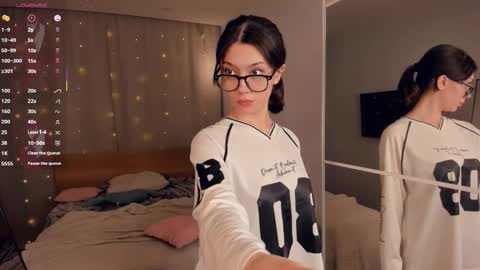 Snapshot of charlinepiker chatting on 03/02/26, 08:15 Yumi online show from 03/02/26, 08:15