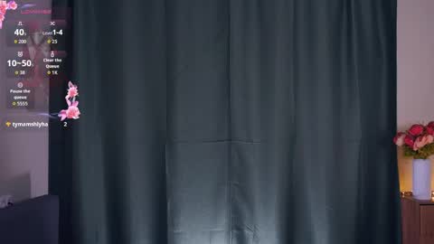 Snapshot of charlinepiker chatting on 04/18/26, 07:18 Yumi online show from 04/18/26, 07:18