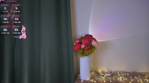 Snapshot of charlinepiker chatting on 05/11/26, 11:35 Yumi online show from 05/11/26, 11:35