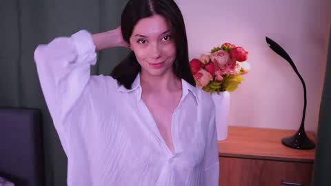 Snapshot of charlinepiker chatting on 05/29/26, 10:52 Yumi online show from 05/29/26, 10:52