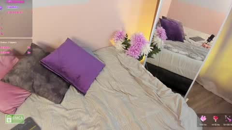 Snapshot of charloottee_1 chatting on 12/12/24, 12:22 Char 3  Lets go for the 100 Thumb-Up   online show from 12/12/24, 12:22