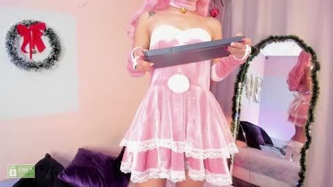 Snapshot of charloottee_1 chatting on 12/24/24, 06:33 Char 3  Lets go for the 100 Thumb-Up   online show from 12/24/24, 06:33