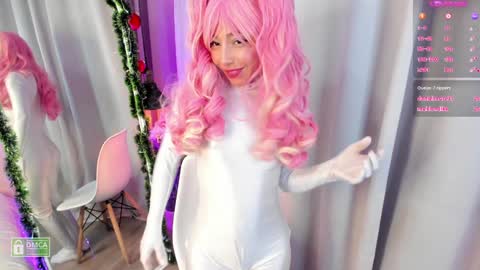 Snapshot of charloottee_1 chatting on 12/28/24, 09:31 Char 3  Lets go for the 100 Thumb-Up   online show from 12/28/24, 09:31