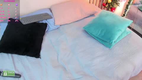 Snapshot of charloottee_1 chatting on 12/29/24, 03:03 Char 3  Lets go for the 100 Thumb-Up   online show from 12/29/24, 03:03