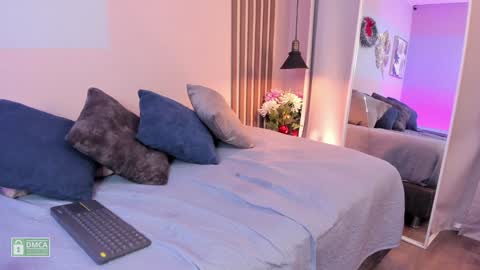 Snapshot of charloottee_1 chatting on 01/14/25, 07:48 Char 3  Lets go for the 100 Thumb-Up   online show from 01/14/25, 07:48