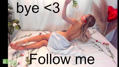 Snapshot of charloottee_1 chatting on 03/01/25, 06:21 Char 3  Lets go for the 100 Thumb-Up   online show from 03/01/25, 06:21