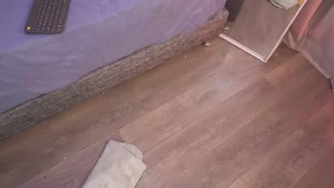 Snapshot of charloottee_1 chatting on 11/23/25, 03:06 Char 3 Lets go for the 100 Thumb-Up online show from 11/23/25, 03:06