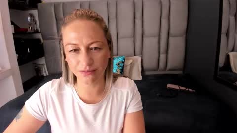 Snapshot of charlot_milf chatting on 11/27/25, 11:56 Charlot milf online show from 11/27/25, 11:56