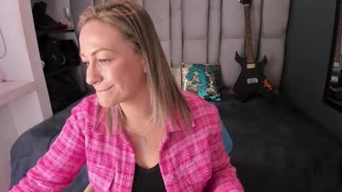 Snapshot of charlot_milf chatting on 12/02/25, 12:21 Charlot milf online show from 12/02/25, 12:21