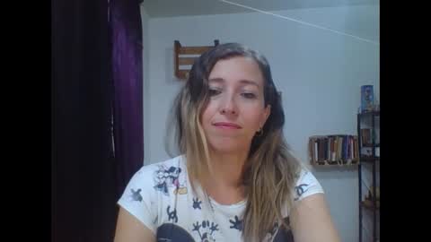 Snapshot of charlot_ponze chatting on 10/09/25, 05:00 charlott online show from 10/09/25, 05:00