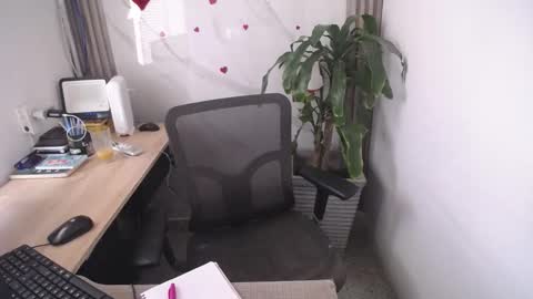 Charlote Walker online show from 02/17/25, 09:41